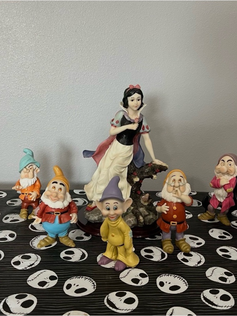 Hand-Painted Snow White Porcelain Figurine - Cream & Black
